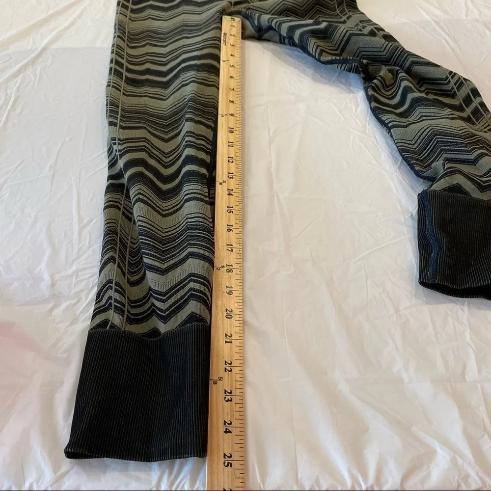 Lululemon Ebb to Street Leggings Black Chevron Heathered Fatigue Green‎ size 6